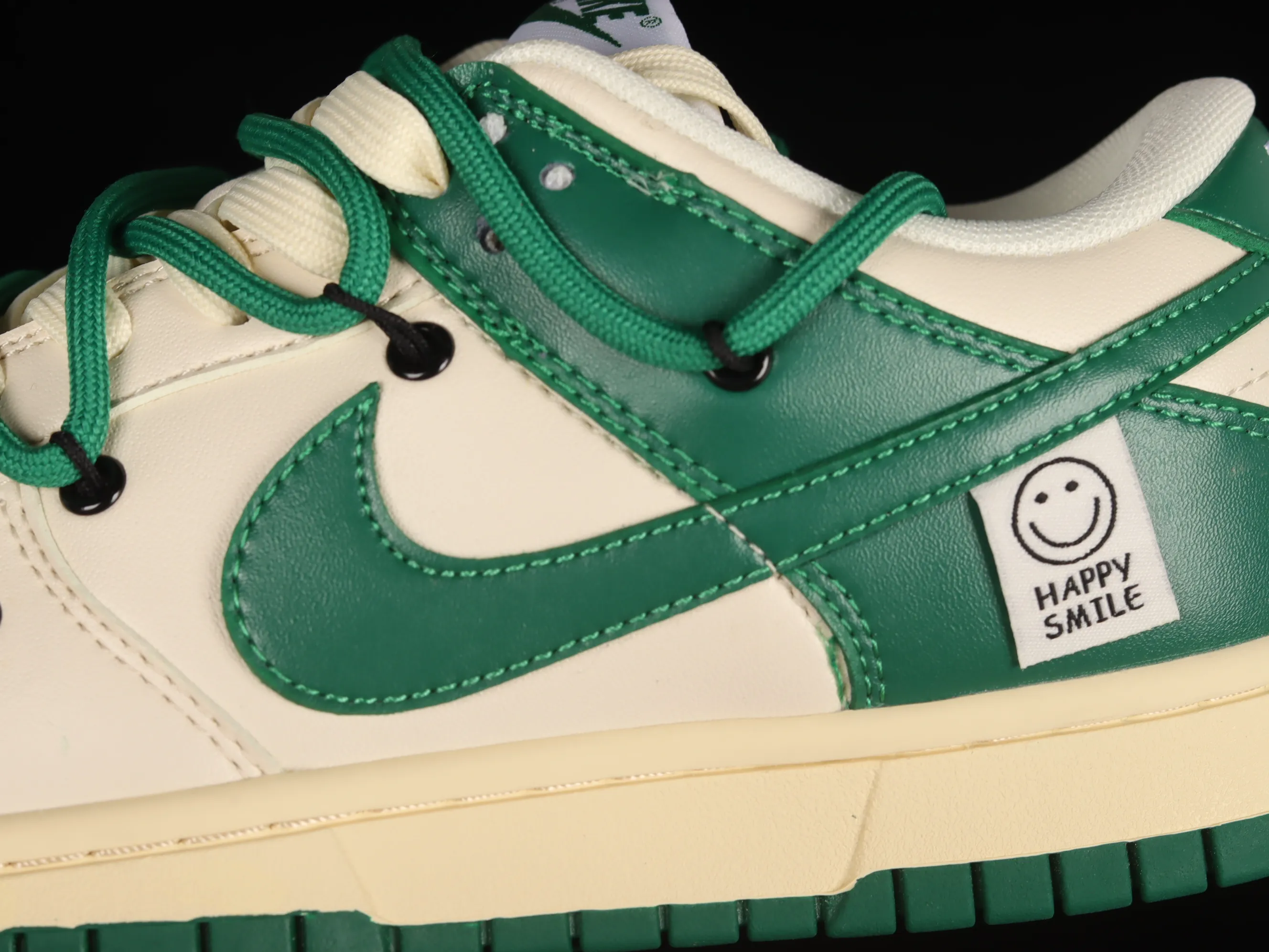 All Categories Nk SB Dunk Series Nk SB Dunk Low Low-top Sneakers Nk Dunk Low White and Green Distressed Tags Customized version of deconstructed strap casual sneakers DD1503-112